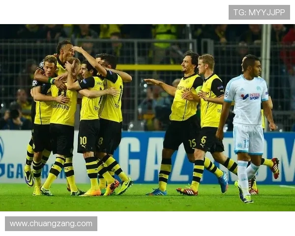 多特防线不稳定问题持续:对赛季走势构成制约与竞争格局影响 多特防线不稳定问题持续:对赛季走势构成制约与竞争格局影响