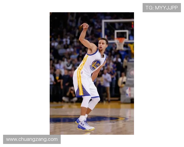 斯蒂芬·卡斯尔无球跑位拉开空间比肩库里外线威胁